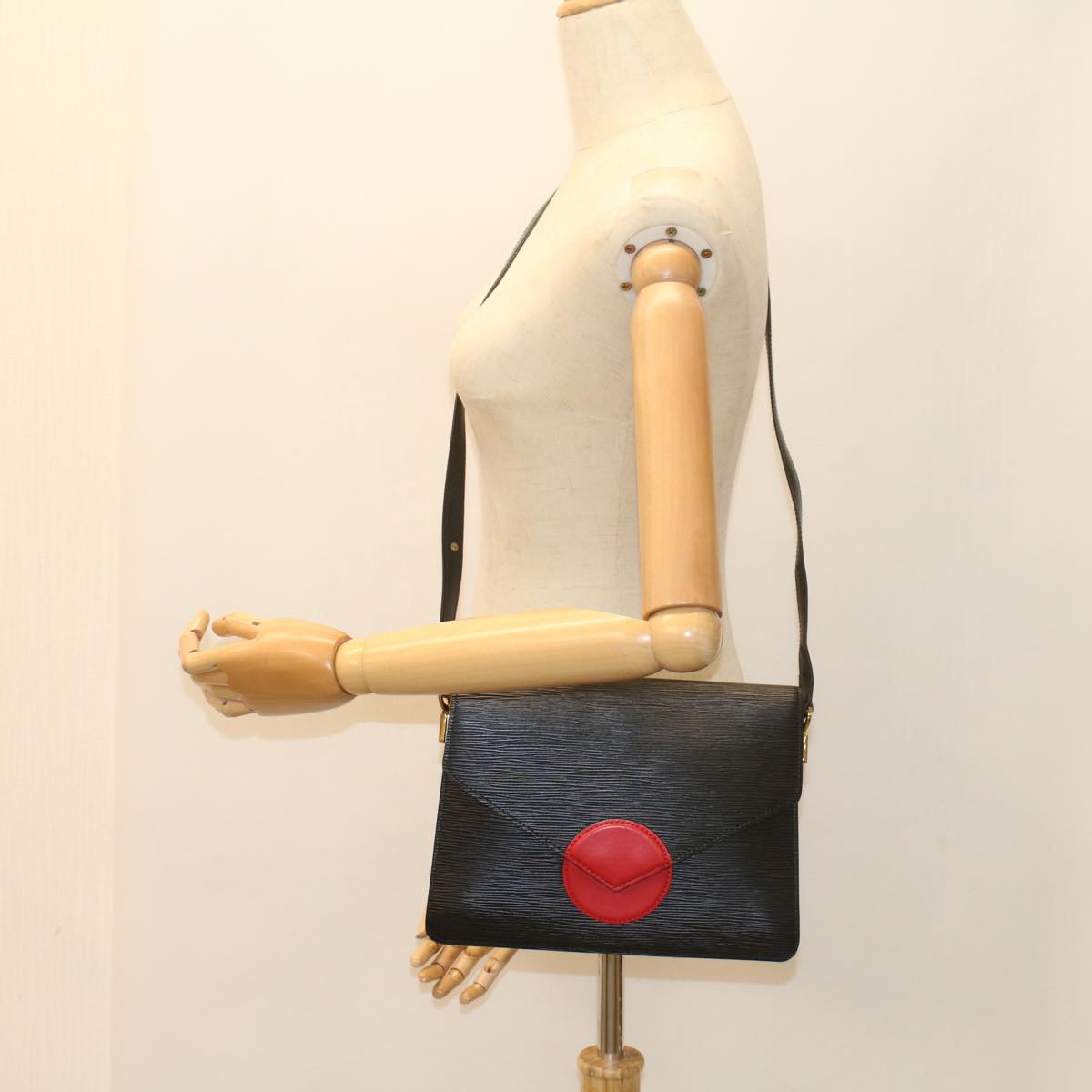 LOUIS VUITTON Epi Osh Shoulder Bag Black Red M52447 LV 56214