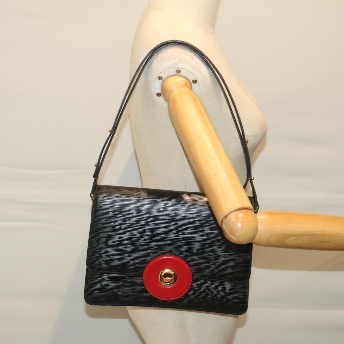 LOUIS VUITTON Epi Free Run Shoulder Bag Red Black M52417 LV 56485