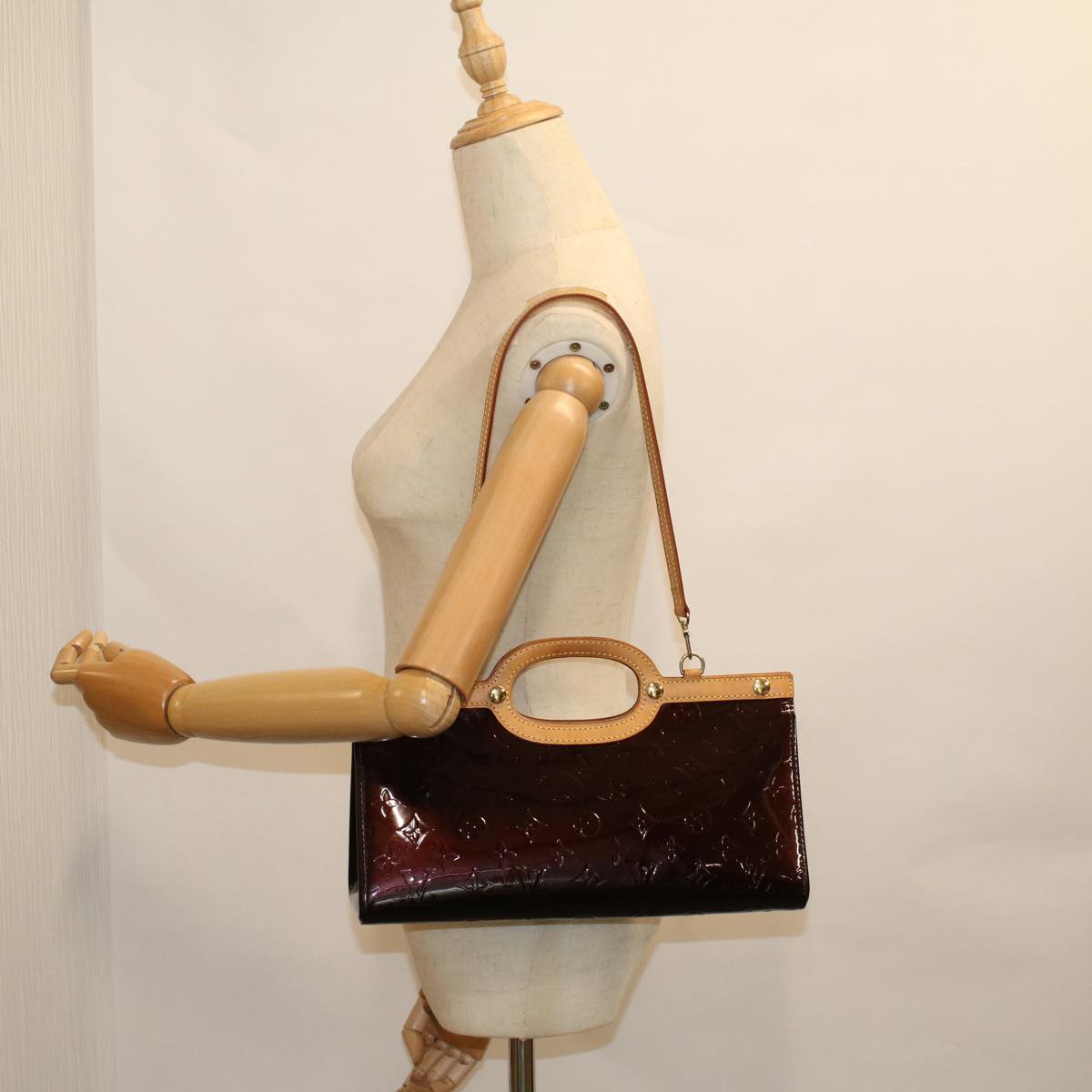 LOUIS VUITTON Monogram Vernis Roxbury Drive Hand Bag Amarante M91995 56533