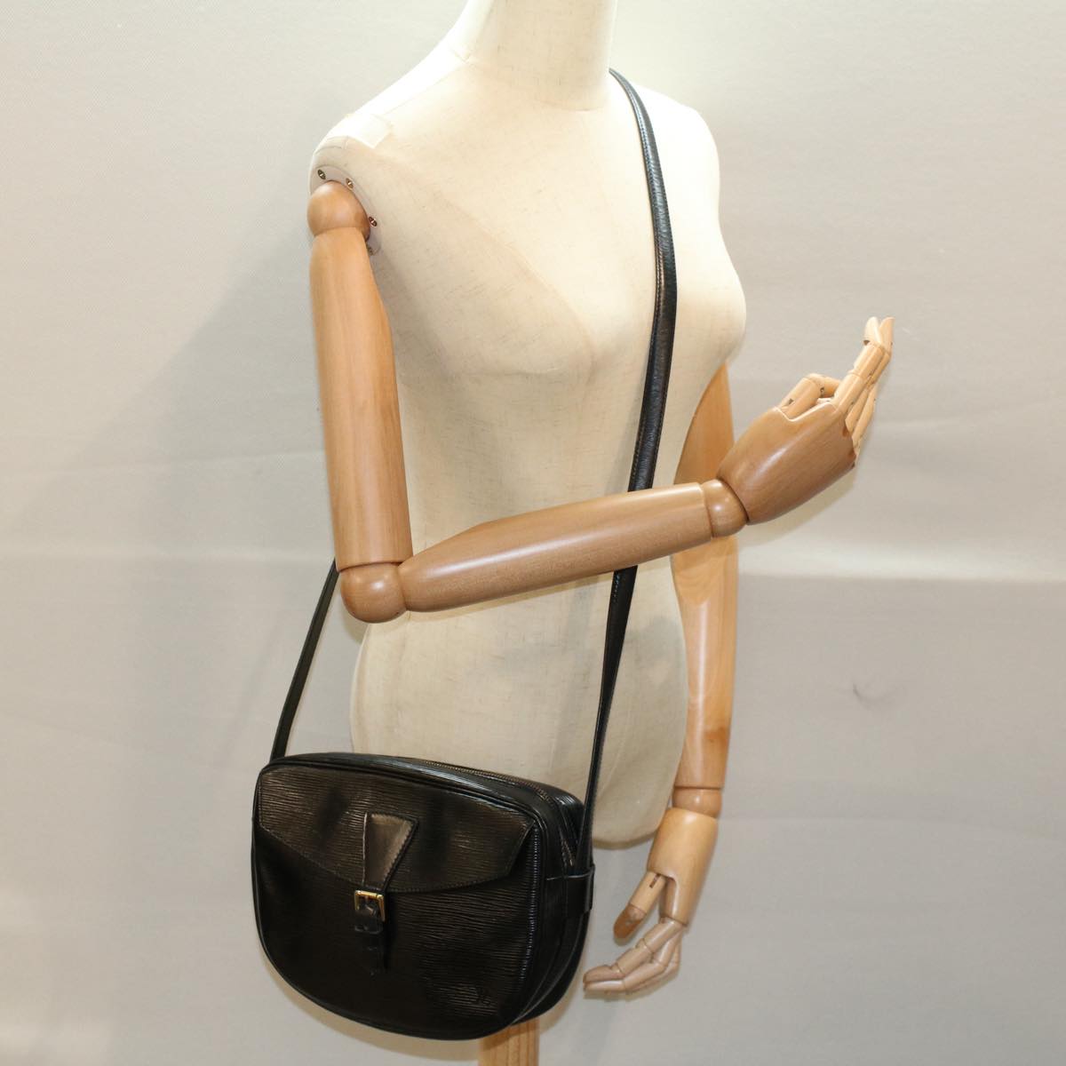LOUIS VUITTON Epi June Feuille Shoulder Bag Black M52152 LV 56673
