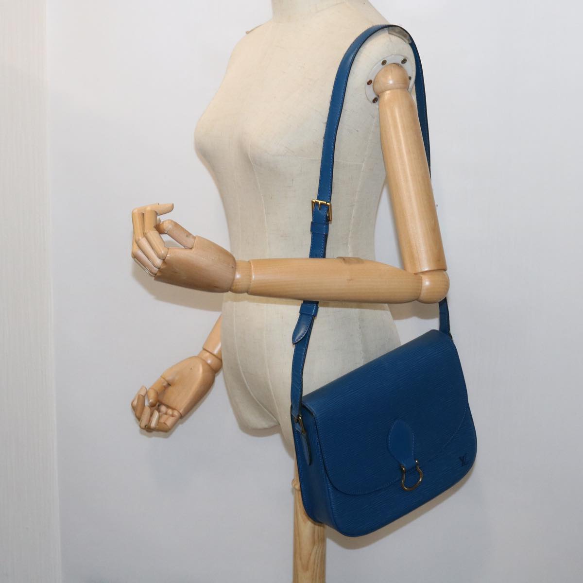 LOUIS VUITTON Epi Saint Cloud GM Shoulder Bag Blue M52195 LV 57143