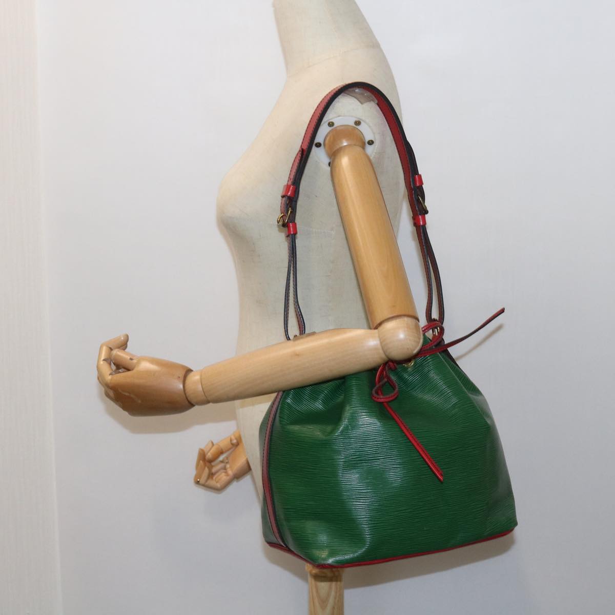 LOUIS VUITTON Epi Petit Noe Shoulder Bag Bicolor Green Red M44147 LV 57173