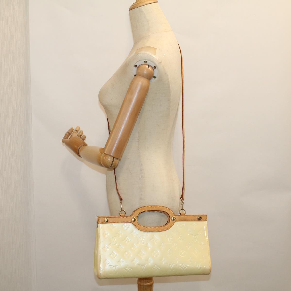 LOUIS VUITTON Monogram Vernis Roxbury Drive Hand Bag Perle M91374 LV 57729