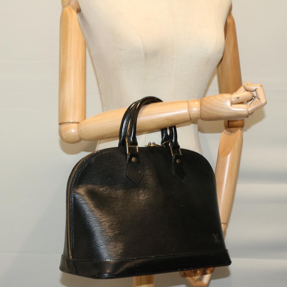 LOUIS VUITTON Epi Alma Hand Bag Black M52142 LV 66774