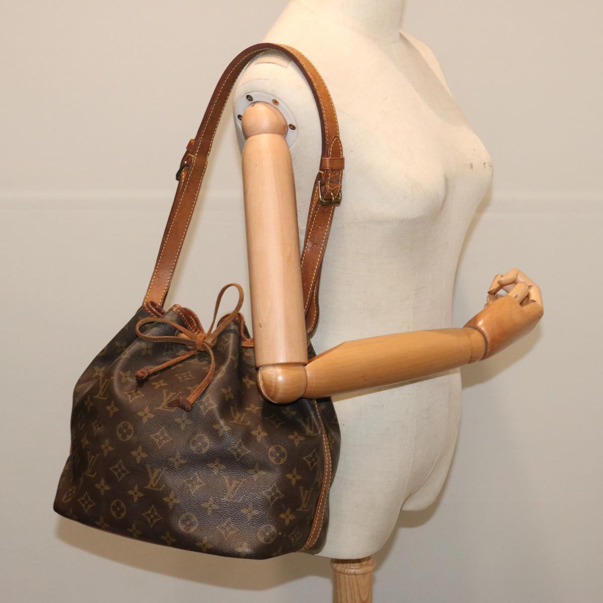 LOUIS VUITTON Monogram Petit Noe Shoulder Bag M42226 LV 68753