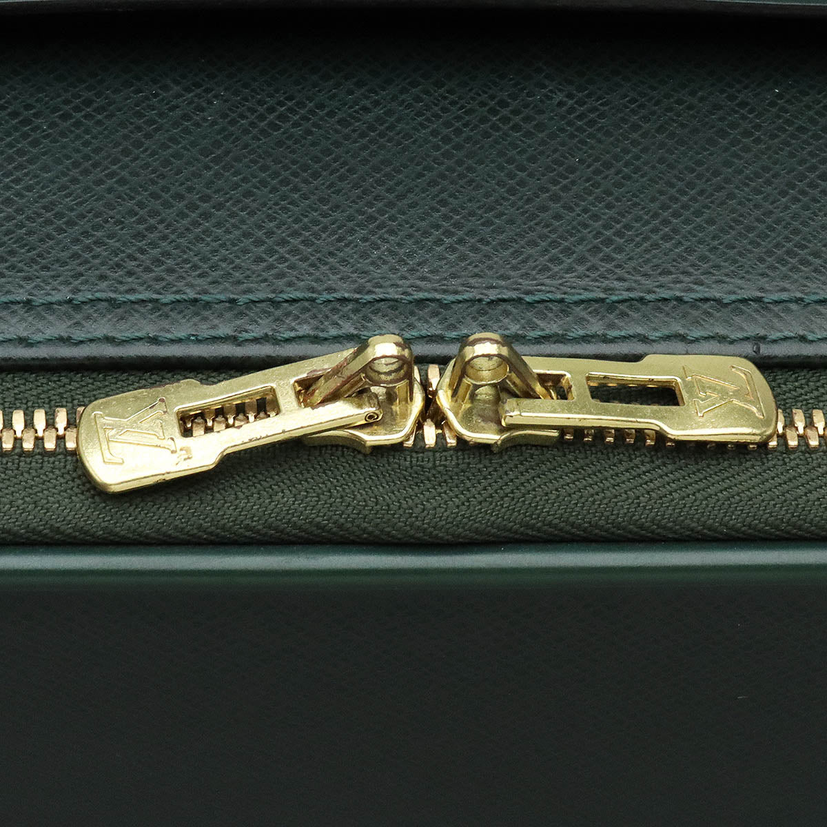 LOUIS VUITTON Louis Vuitton Taiga Pegase 50 Bag Carrying Bag Carrying Bag Trip Castor Epizoo M23274