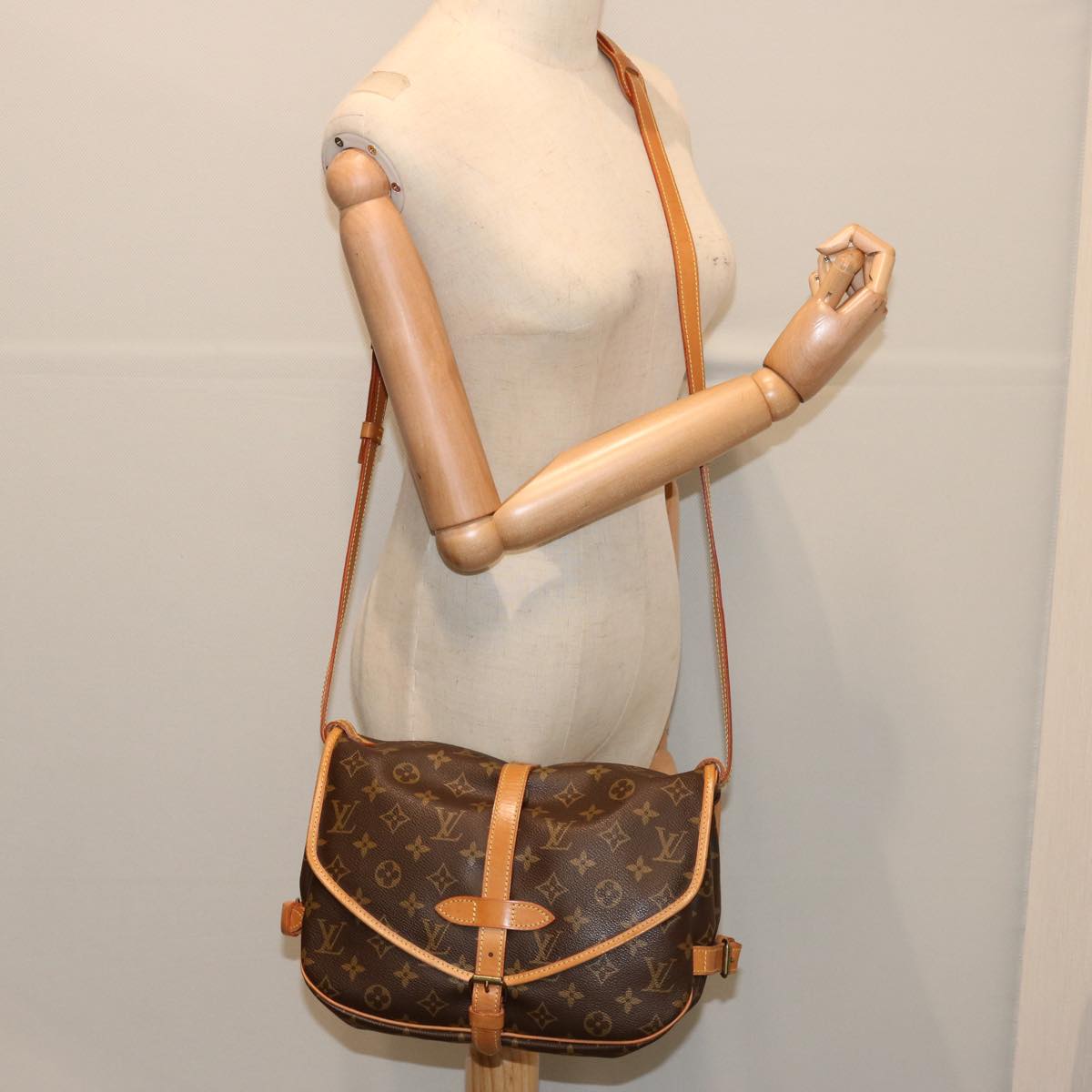 LOUIS VUITTON Monogram Saumur 30 Shoulder Bag M42256 LV 69874A