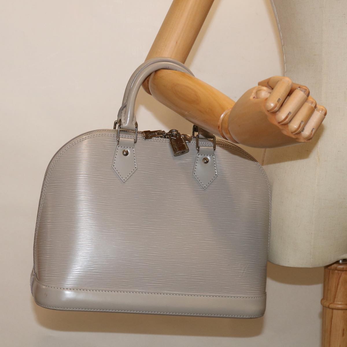 LOUIS VUITTON Epi Alma PM Hand Bag Gre M40621 LV 70265