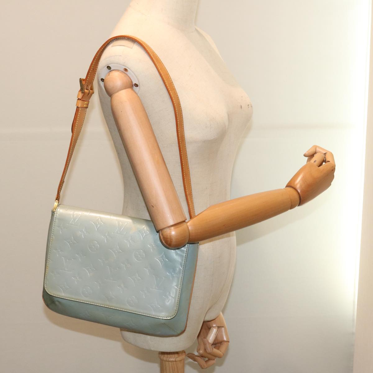 LOUIS VUITTON Monogram Vernis Thompson Street Bag Lavande M91009 LV 70516