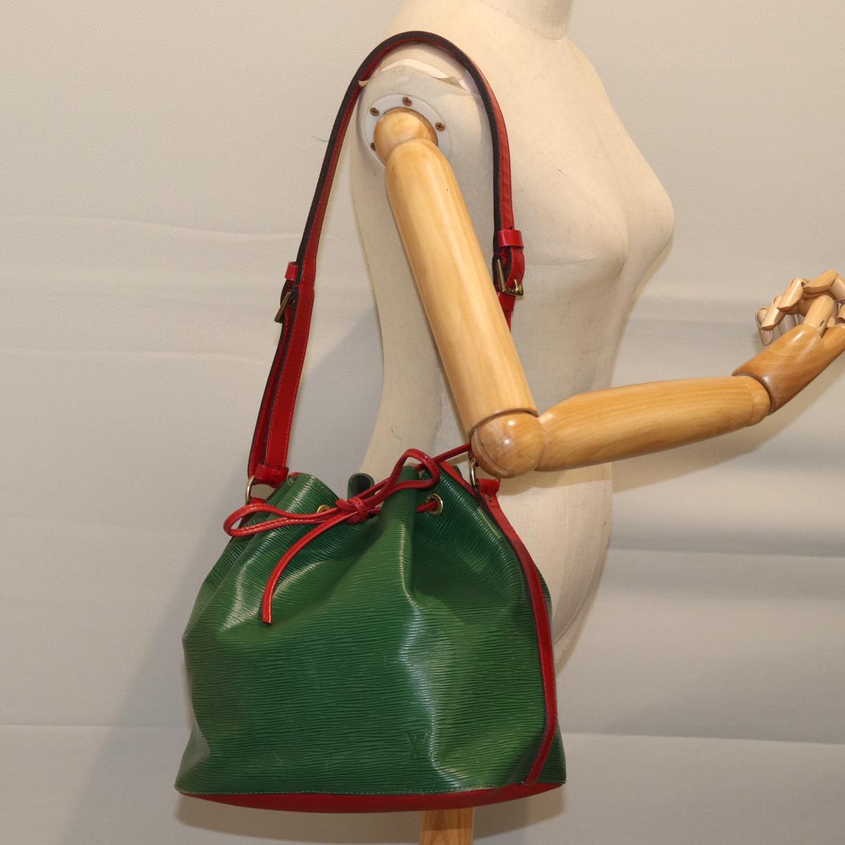 LOUIS VUITTON Epi Petit Noe Shoulder Bag Bicolor Green Red M44147 LV 70552