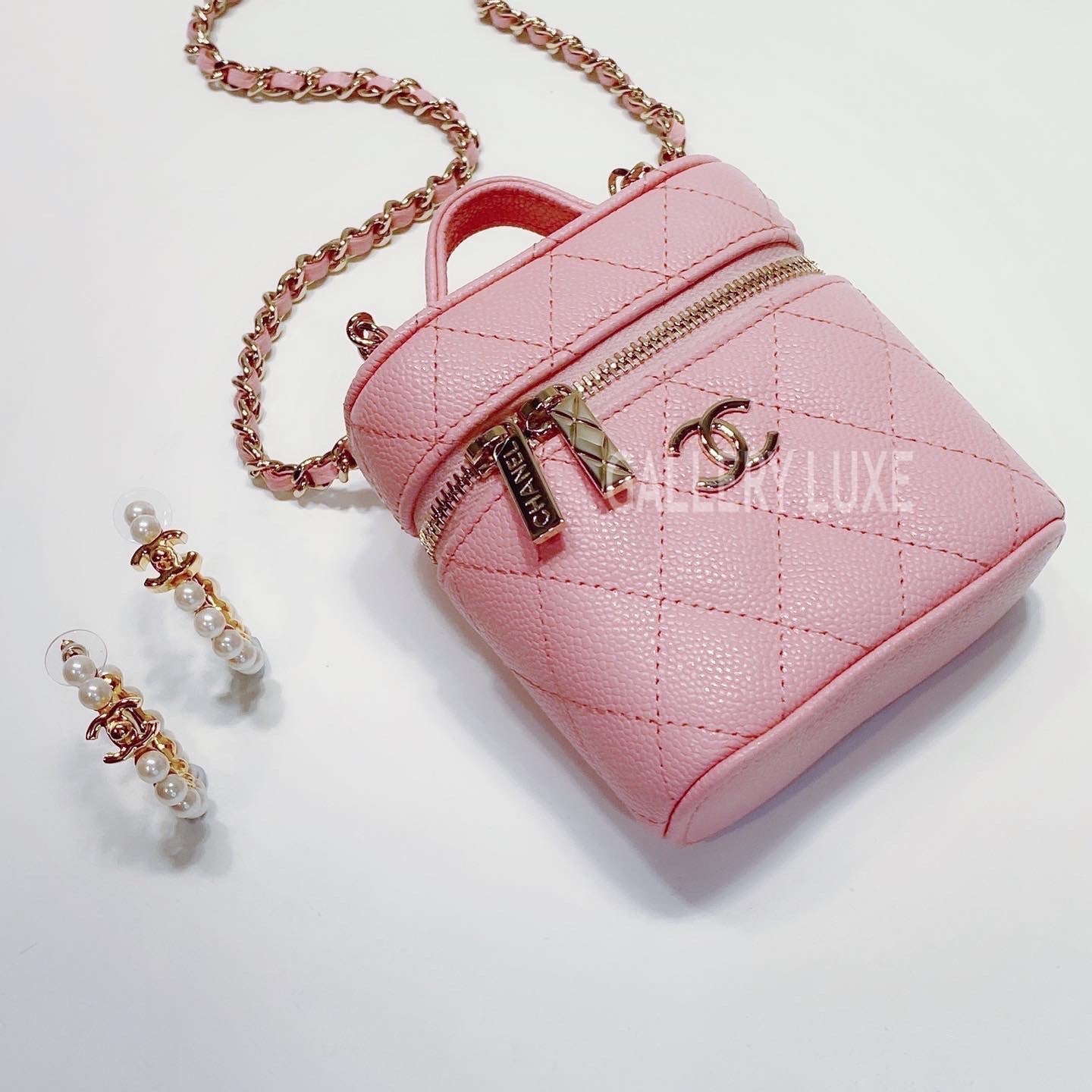 No.3376-Chanel Petite Curved Vanity Case With Chain (Brand New / 全新貨品)