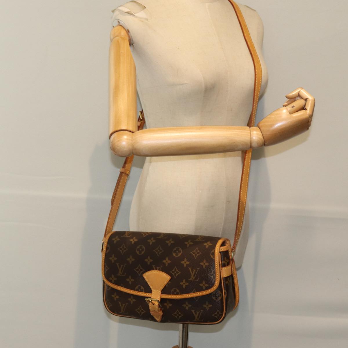 LOUIS VUITTON Monogram Sologne Shoulder Bag M42250 LV 72434