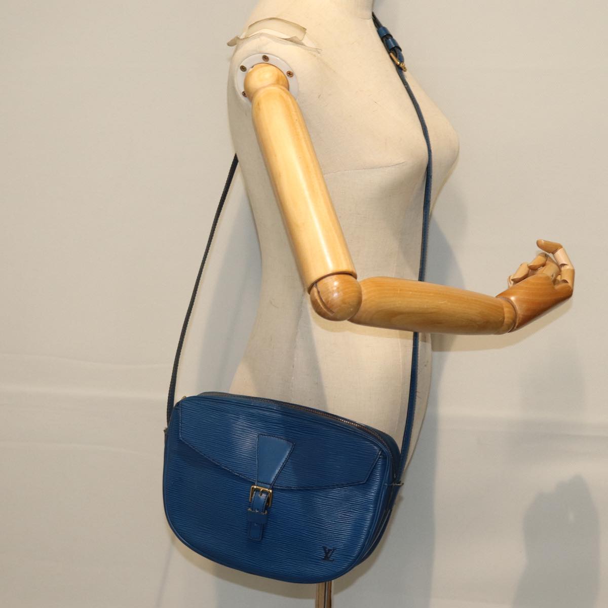 LOUIS VUITTON Epi June Feuille Shoulder Bag Blue M52155 LV 73480