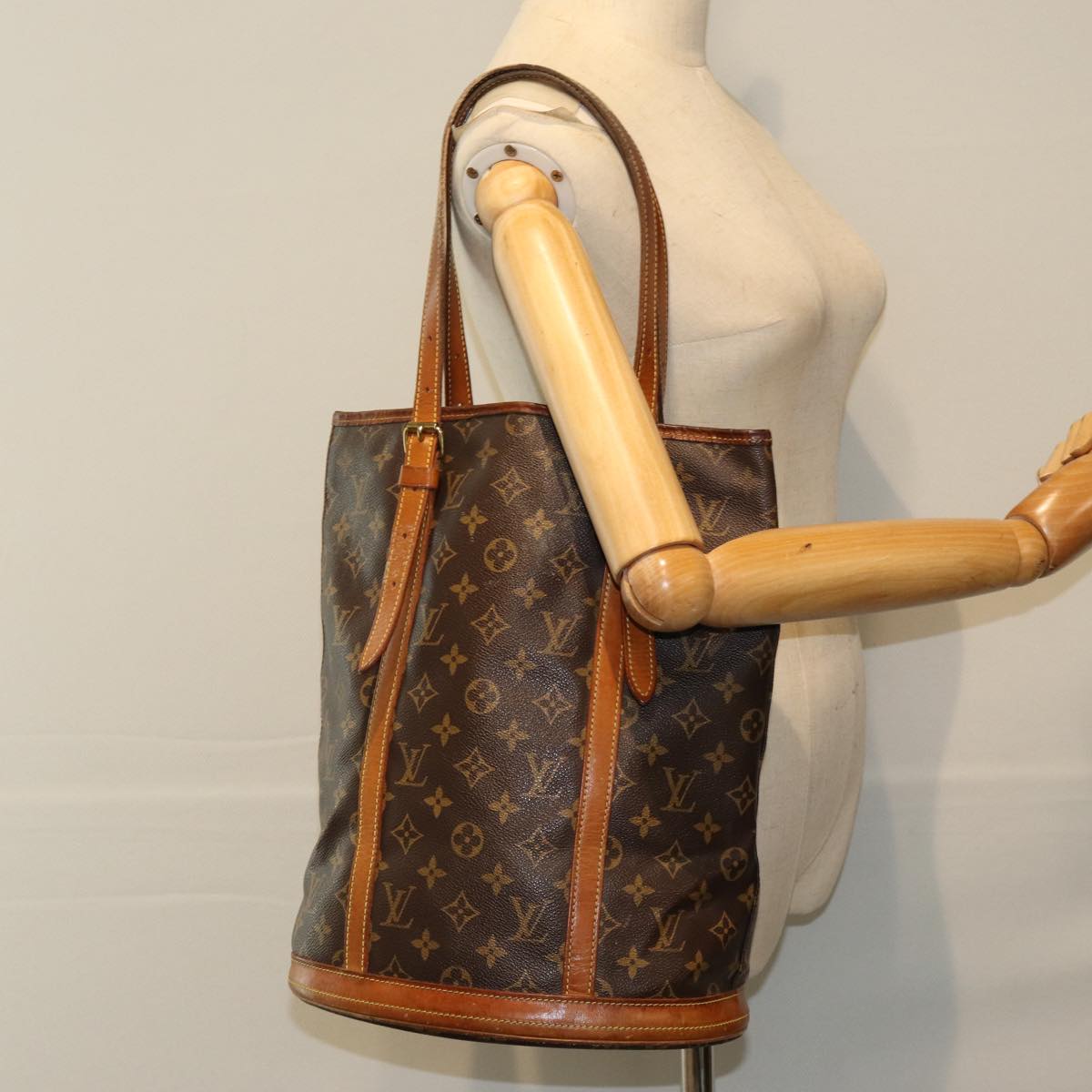 LOUIS VUITTON Monogram Bucket GM Shoulder Bag M42236 LV 74163
