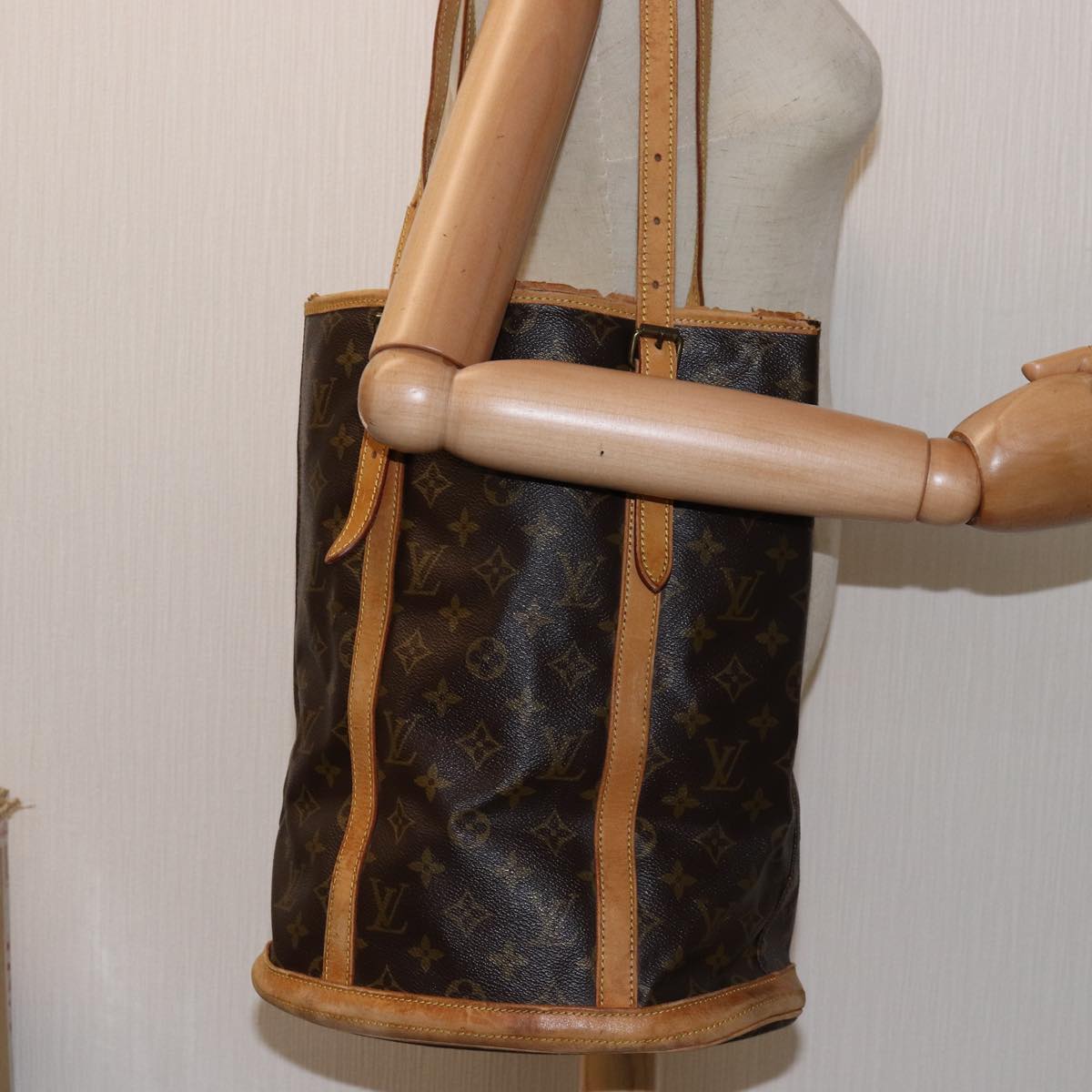 LOUIS VUITTON Monogram Bucket GM Shoulder Bag Vintage M42236 LV 74440