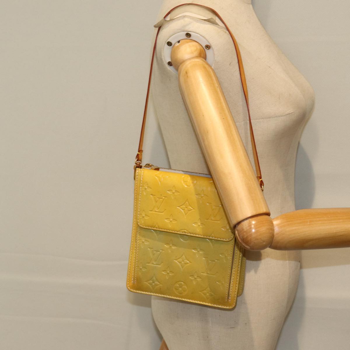 LOUIS VUITTON Monogram Vernis Motto Accessory Pouch Gris M91030 LV 75042