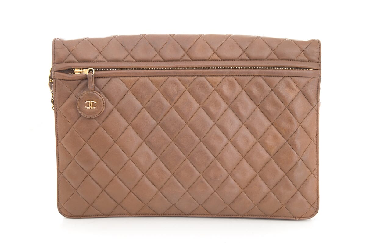 Luxury Chanel 1989-1991 Beige Quilted Clutch on Chain With Gold Hardware