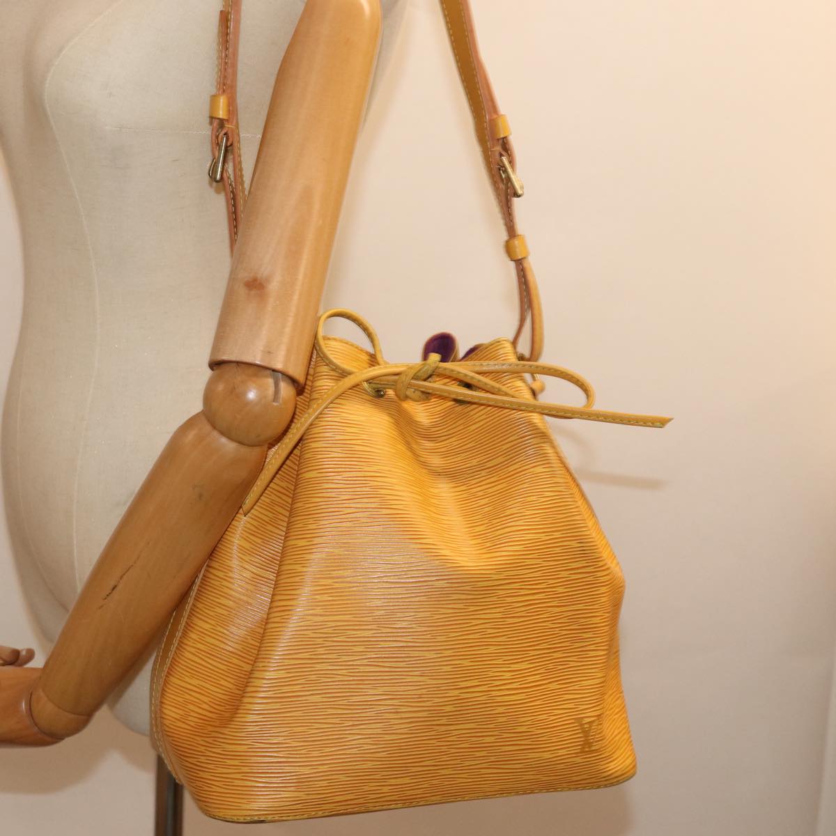 LOUIS VUITTON Epi Petit Noe Shoulder Bag Tassili Yellow M44109 LV 75186