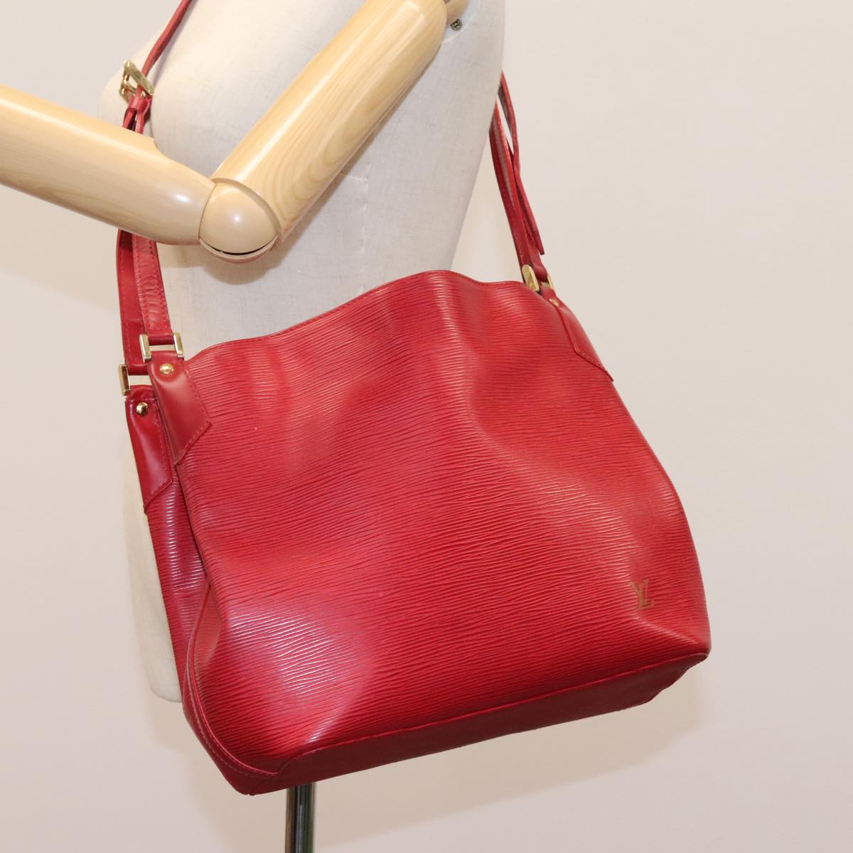 LOUIS VUITTON Epi Mandala MM Shoulder Bag Red M5889E LV 75384