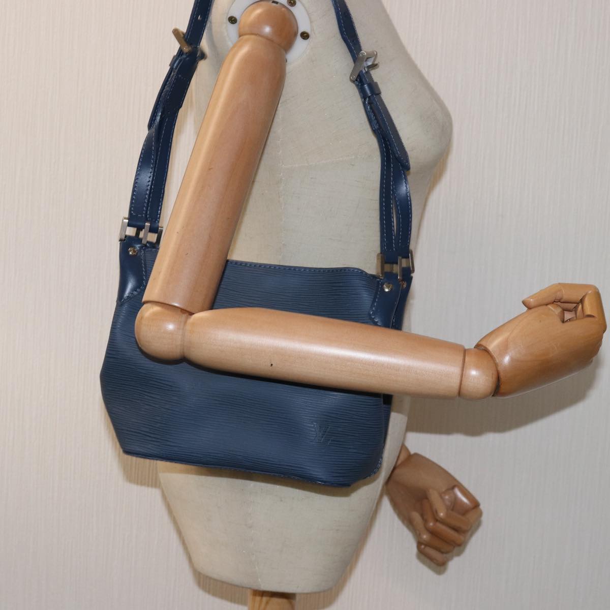 LOUIS VUITTON Epi Mandala PM Shoulder Bag Blue Myrtille M5893G LV 75385