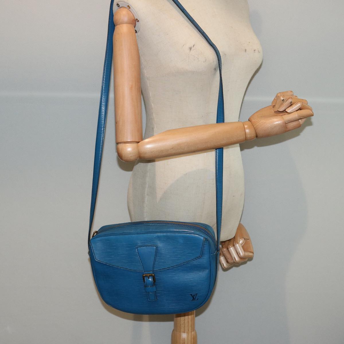 LOUIS VUITTON Epi June Feuille Shoulder Bag Blue M52155 LV 75735