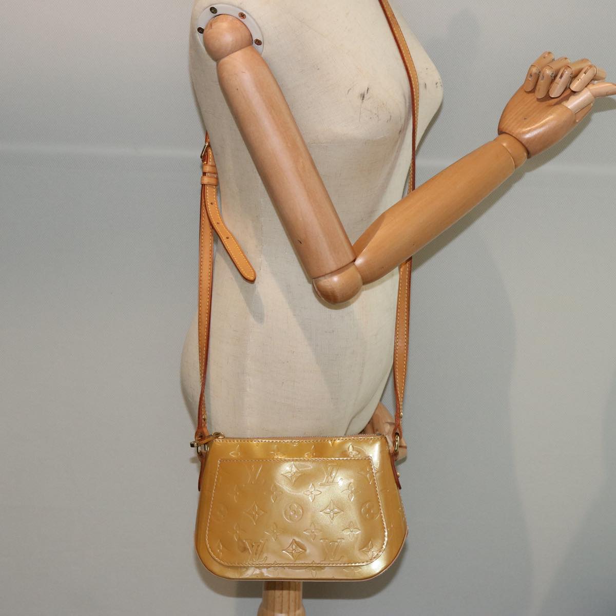 LOUIS VUITTON Monogram Vernis Minna Street Bag Noisette M91508 LV 75741