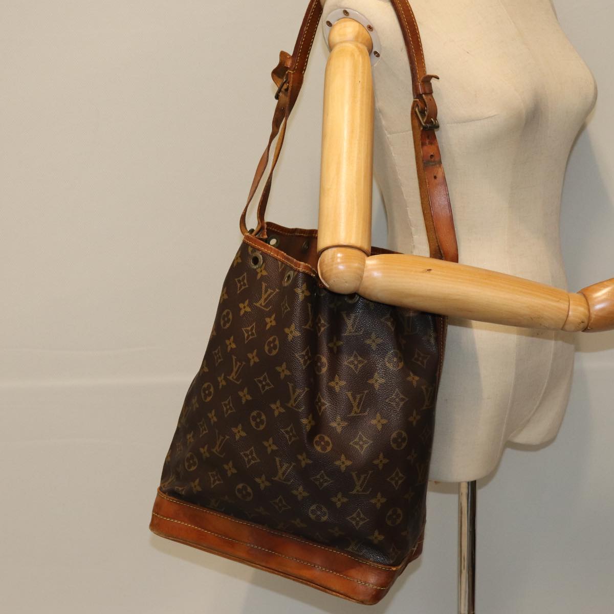 LOUIS VUITTON Monogram Noe Shoulder Bag M42224 LV 75910