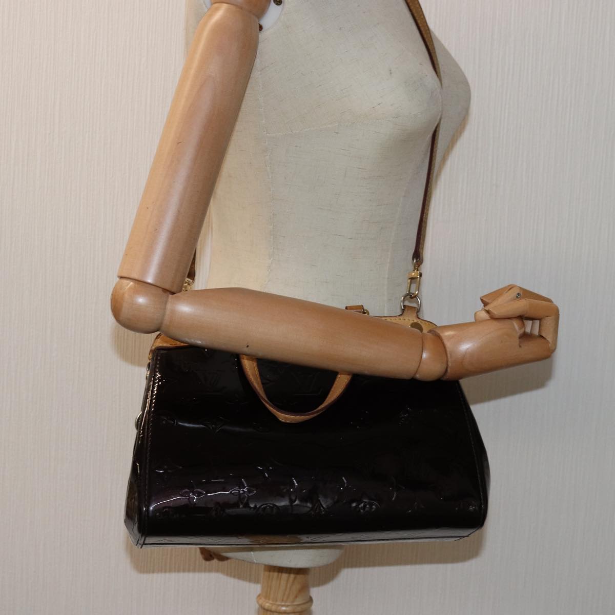LOUIS VUITTON Monogram Vernis Brea PM Hand Bag Amarante M91622 LV 75936