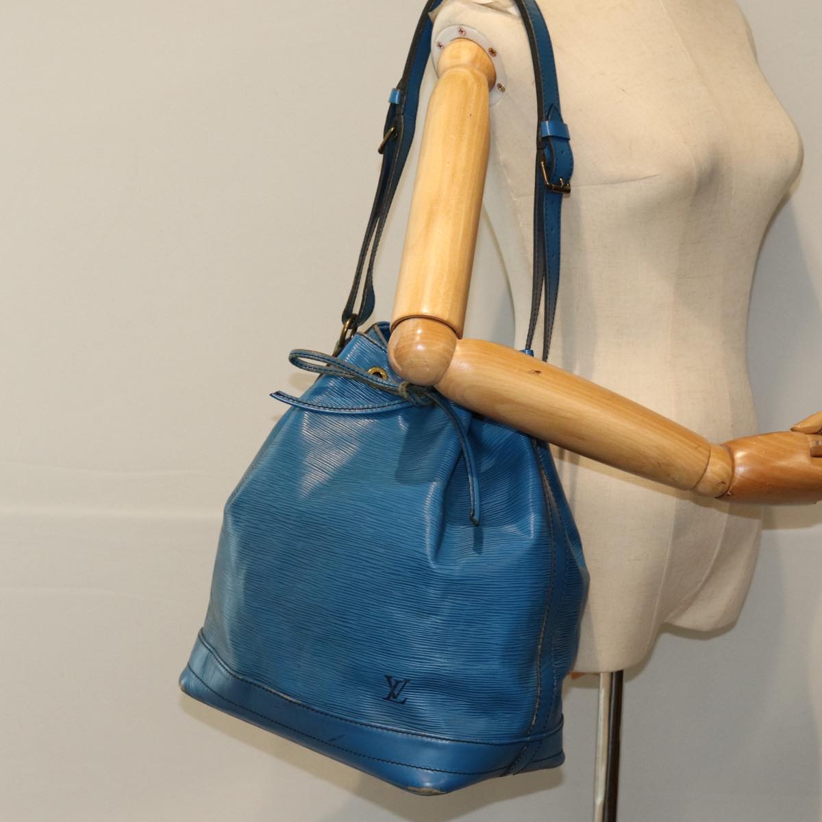 LOUIS VUITTON Epi Noe Shoulder Bag Toledo Blue M44005 LV 75944