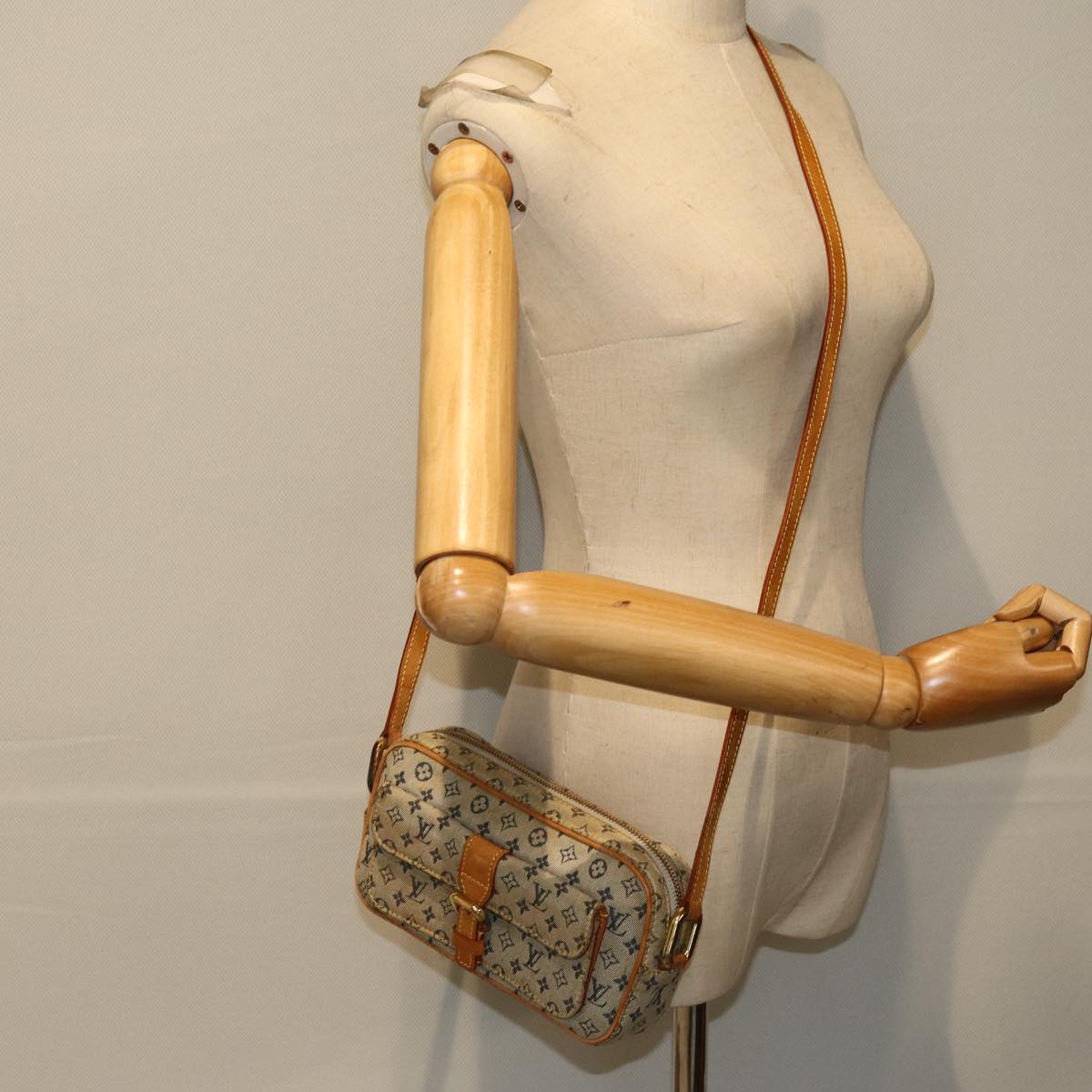 LOUIS VUITTON Monogram Mini Juliet MM Shoulder Bag Blue M92004 LV 76042