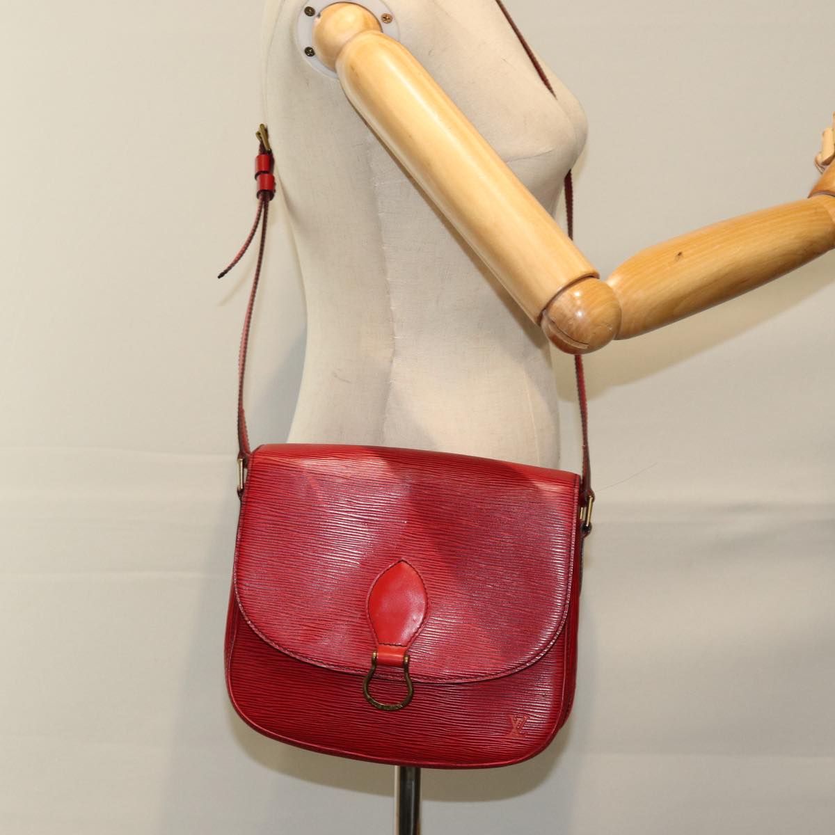LOUIS VUITTON Epi Saint Cloud GM Shoulder Bag Red M52197 LV 76052