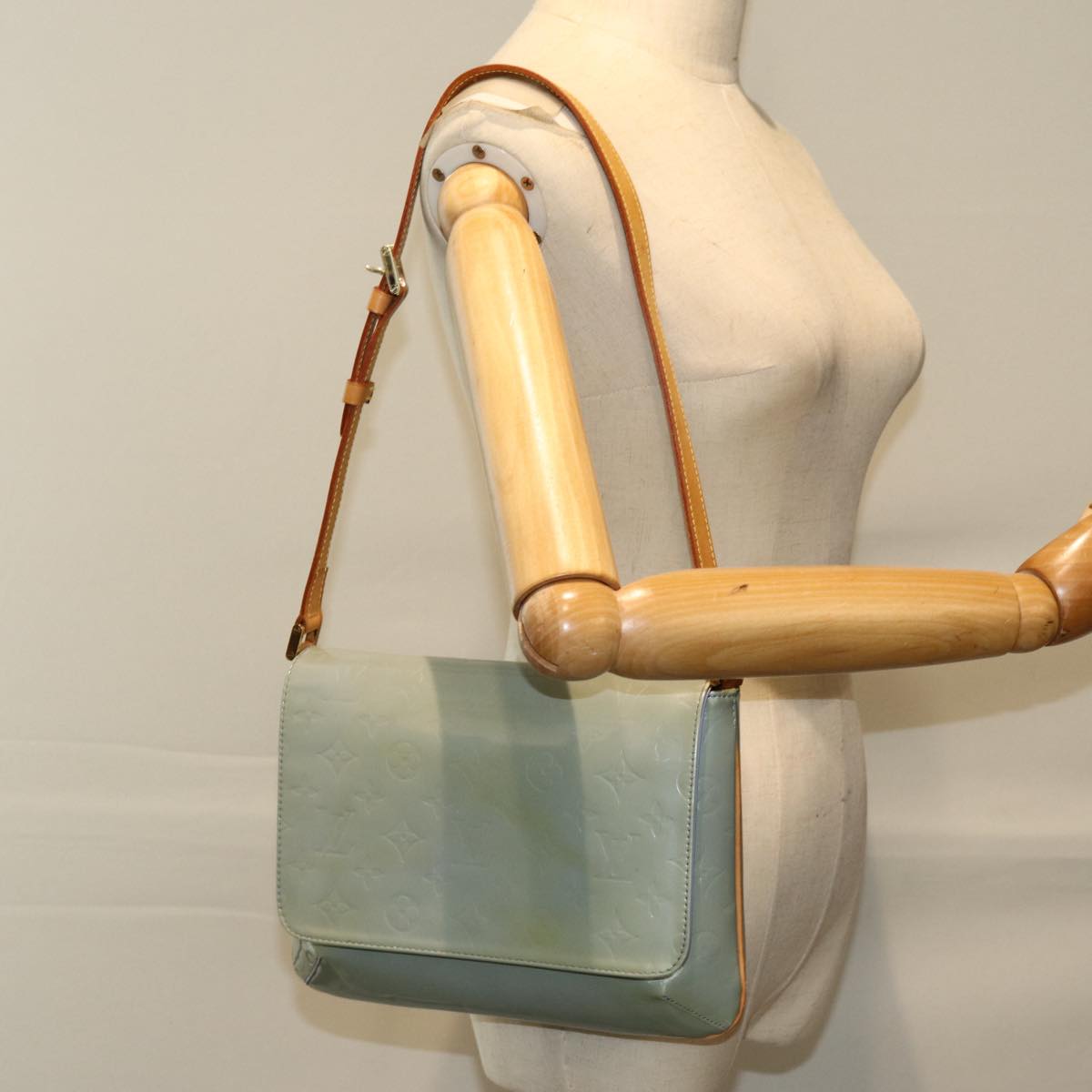 LOUIS VUITTON Monogram Vernis Thompson Street Bag Lavande M91009 LV 76053