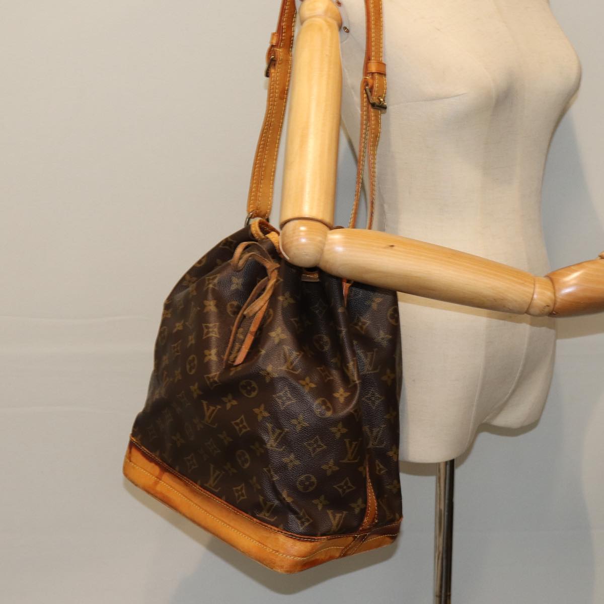 LOUIS VUITTON Monogram Noe Shoulder Bag M42224 LV 76058