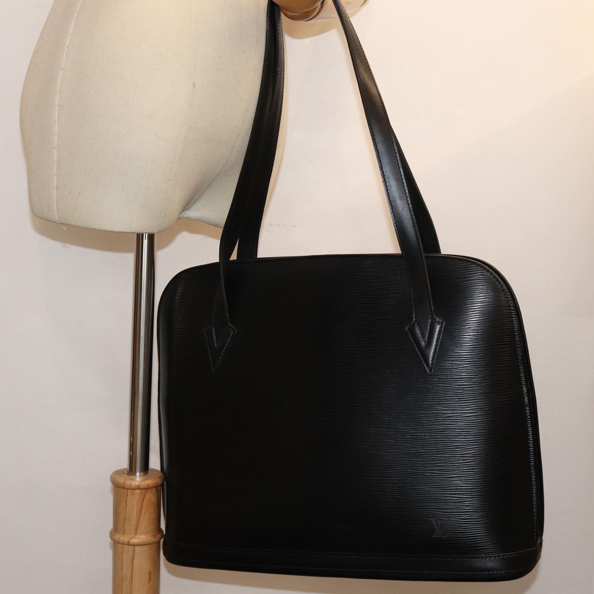 LOUIS VUITTON Epi Lussac Shoulder Bag Black M52282 LV 76645