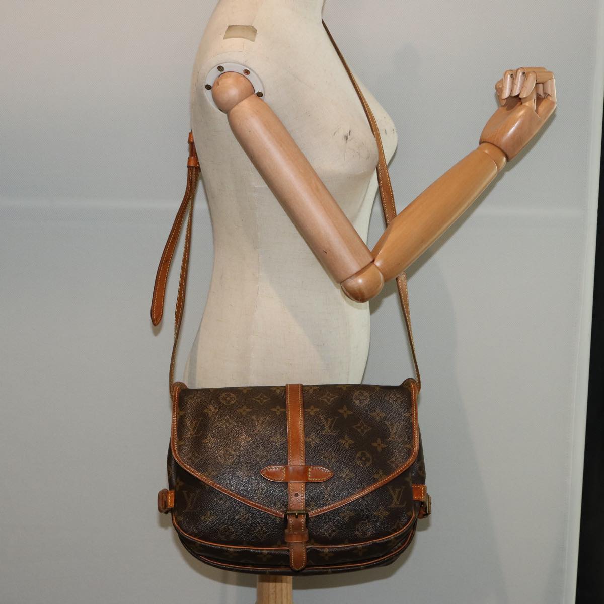 LOUIS VUITTON Monogram Saumur 30 Shoulder Bag M42256 LV 76686