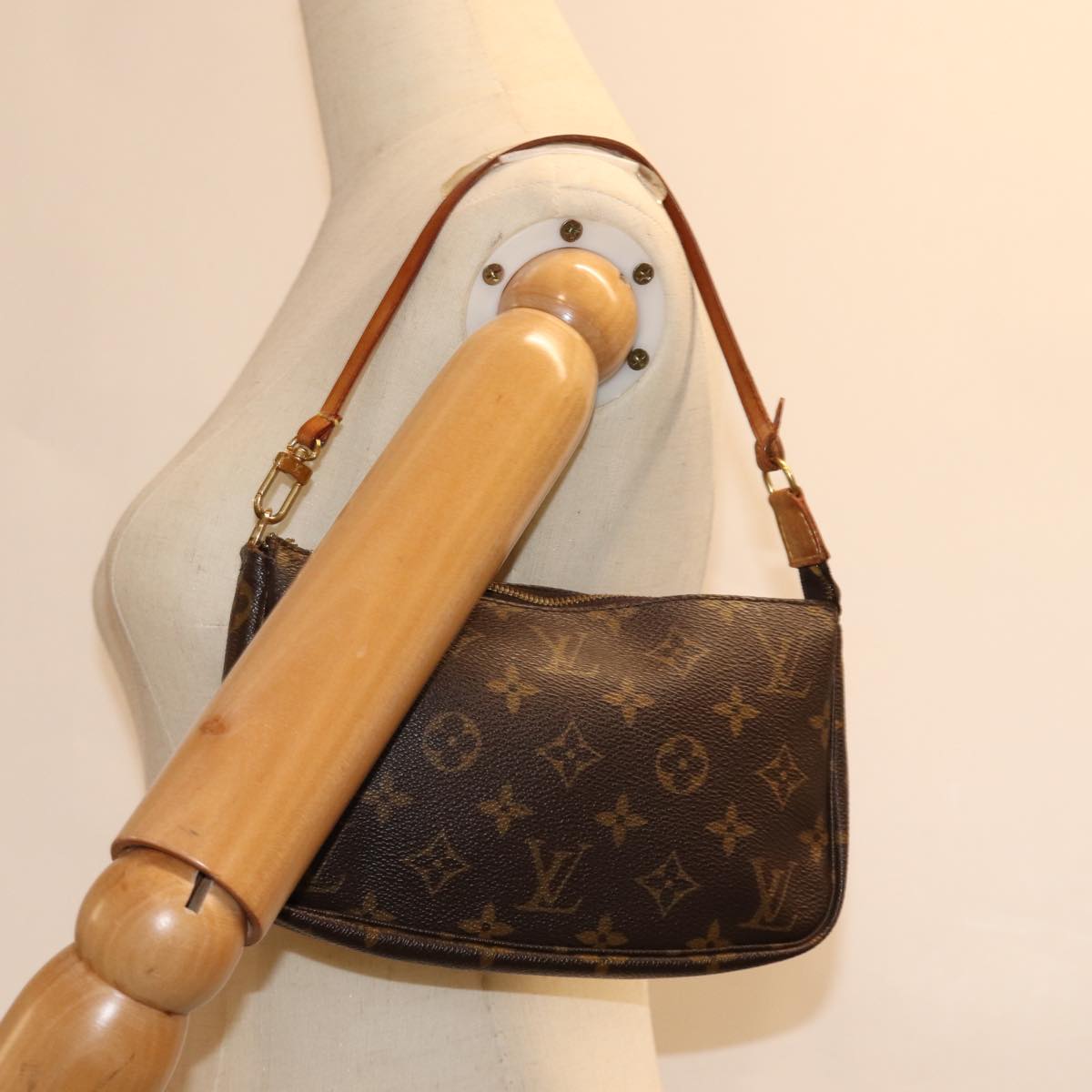 LOUIS VUITTON Monogram Pochette Accessoires Pouch M51980 LV 76689