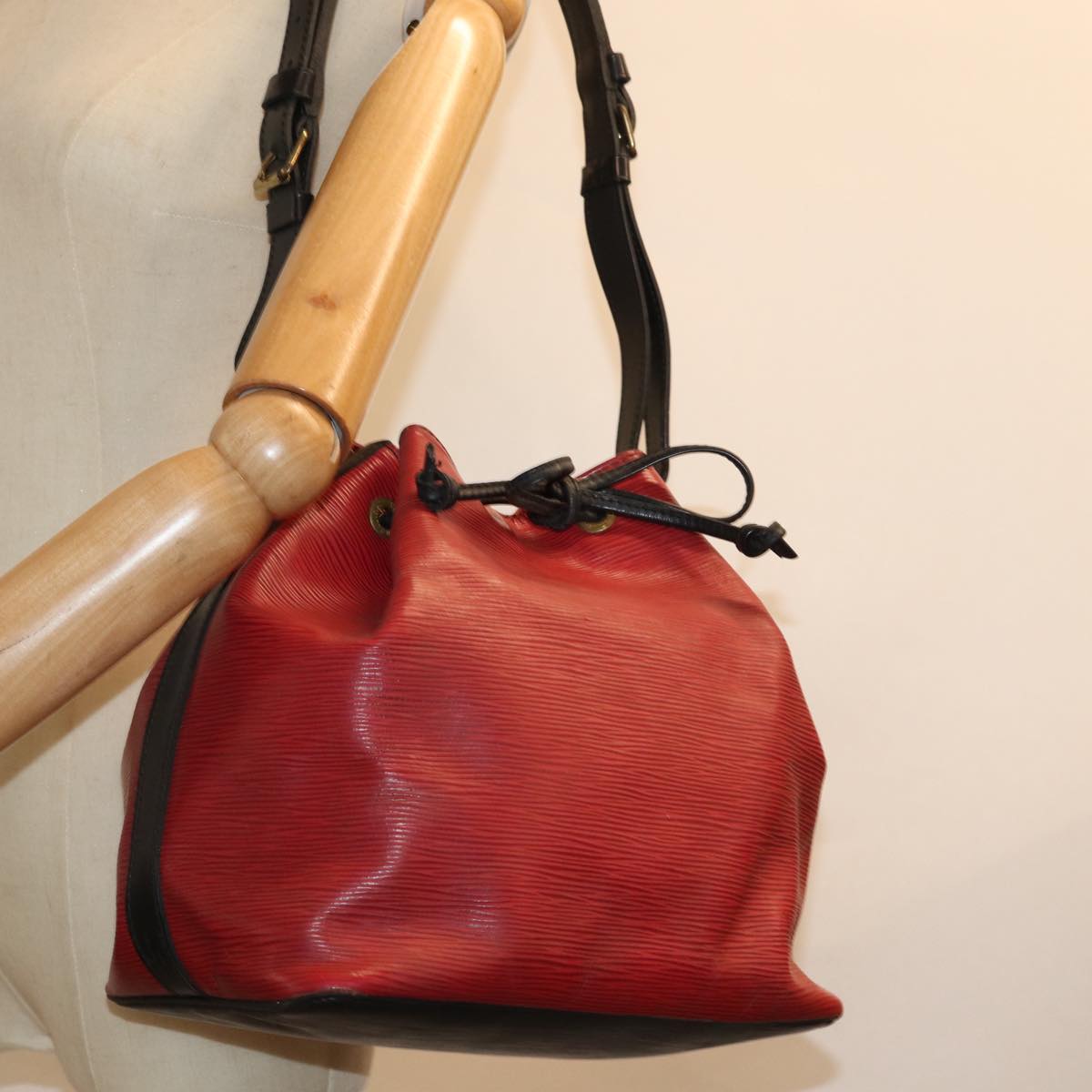 LOUIS VUITTON Epi Petit Noe Shoulder Bag Bicolor Black Red M44172 LV 76862