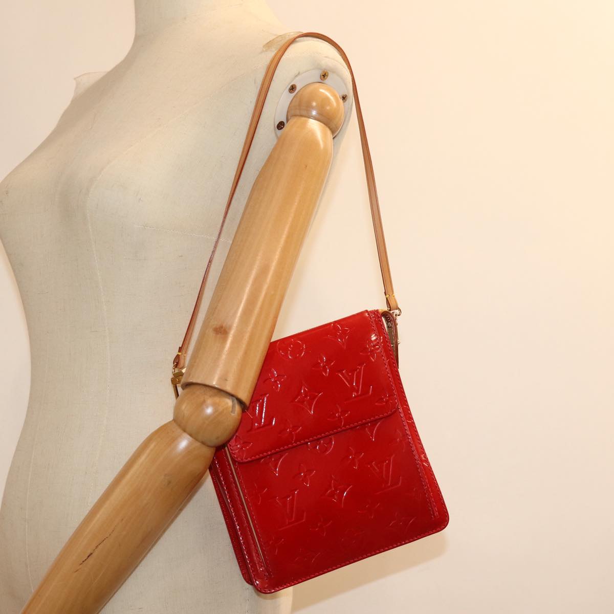 LOUIS VUITTON Monogram Vernis Motto Accessory Pouch Red M91137 LV 77464