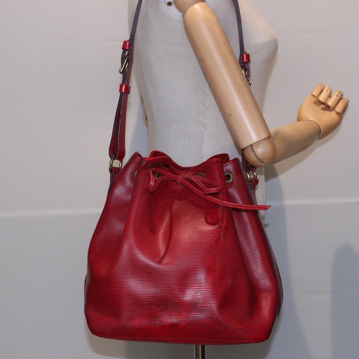 LOUIS VUITTON Epi Petit Noe Shoulder Bag Red M44107 LV 77898