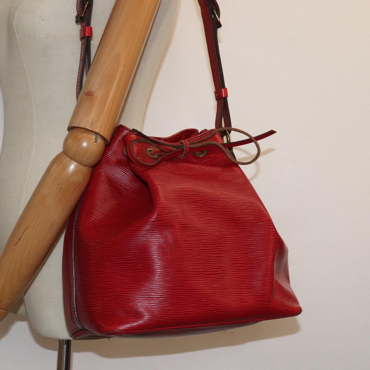 LOUIS VUITTON Epi Petit Noe Shoulder Bag Red M44107 LV 78053
