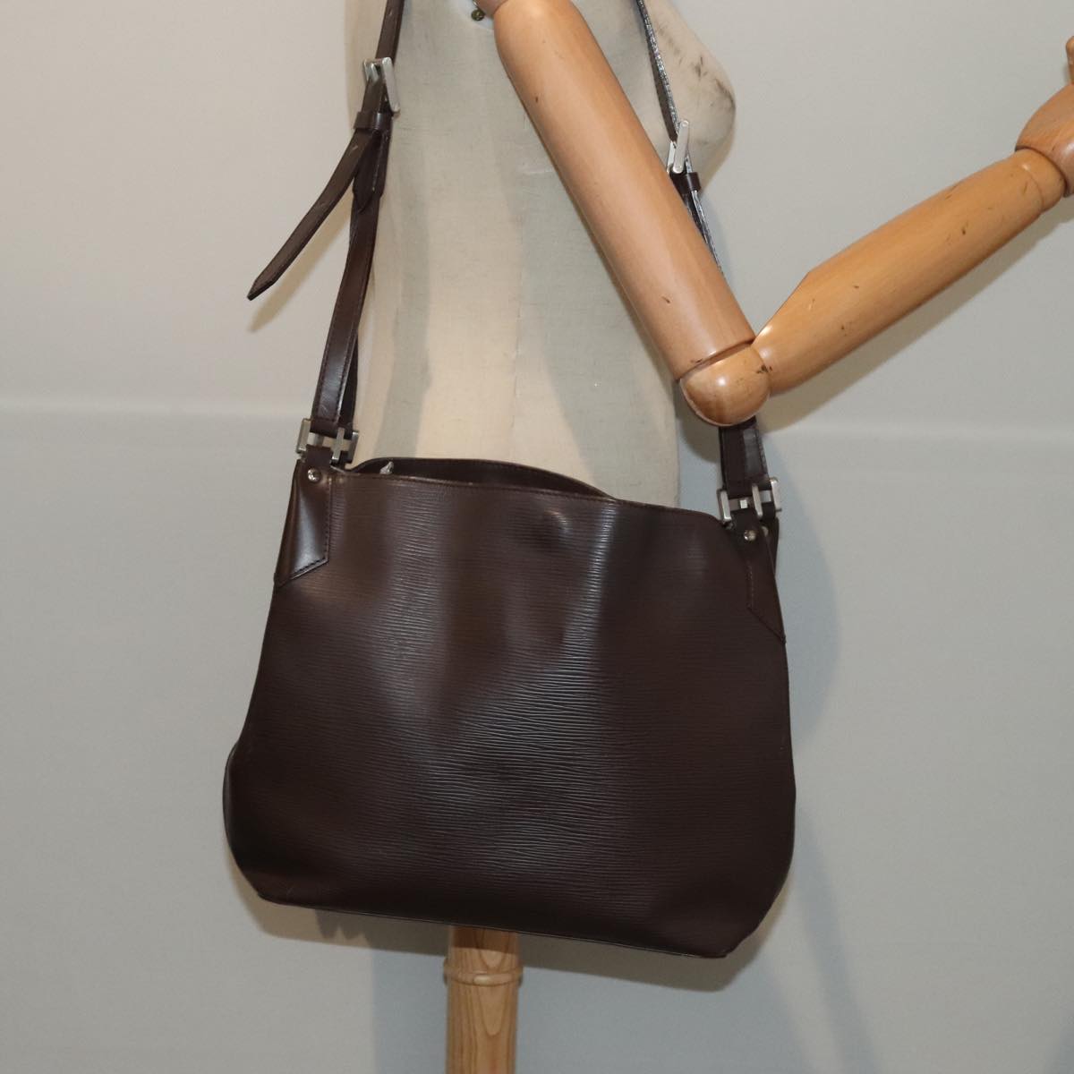 LOUIS VUITTON Epi Mandala MM Shoulder Bag Mocha M5889D LV 78571