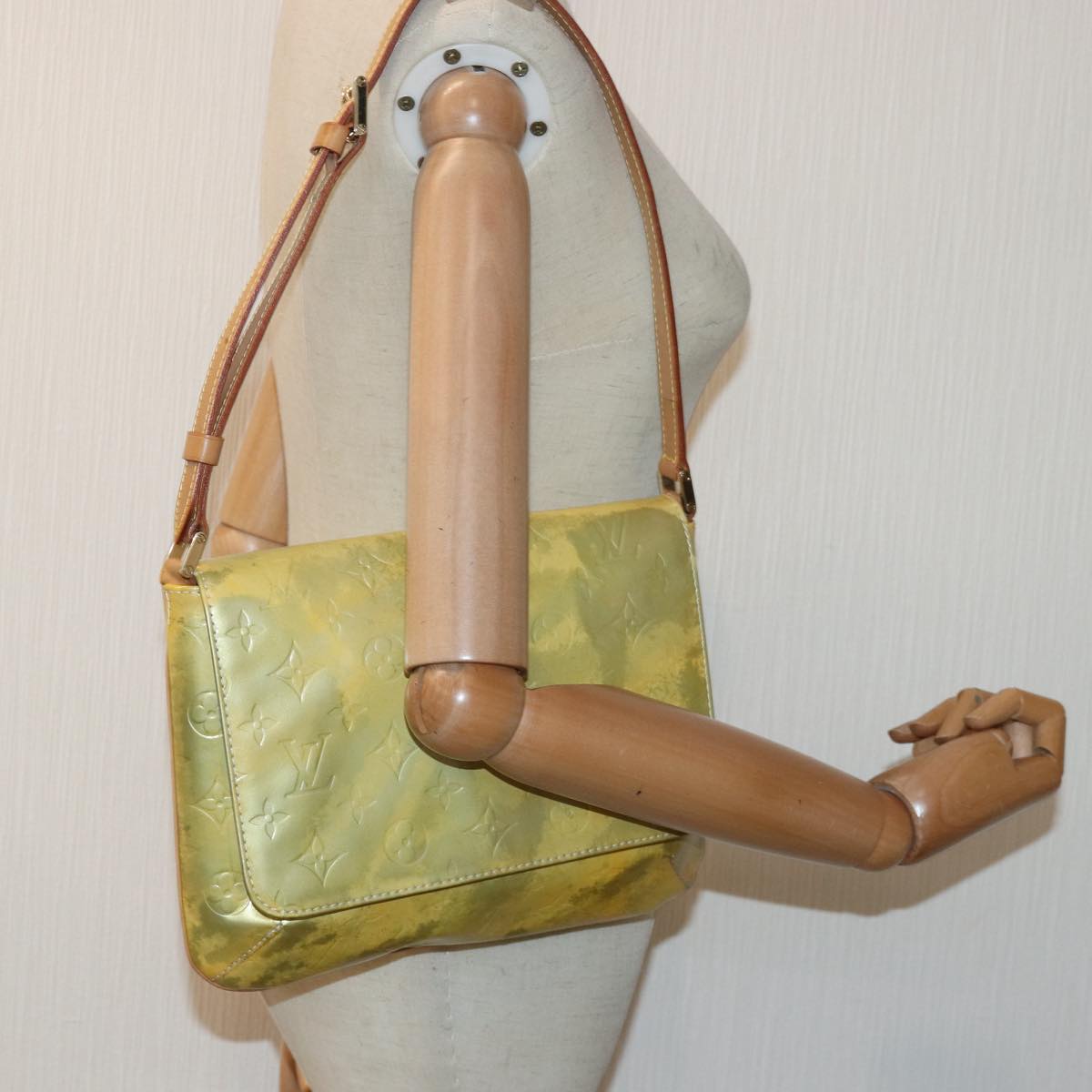 LOUIS VUITTON Monogram Vernis Thompson Street Bag Gris M91008 LV 79120