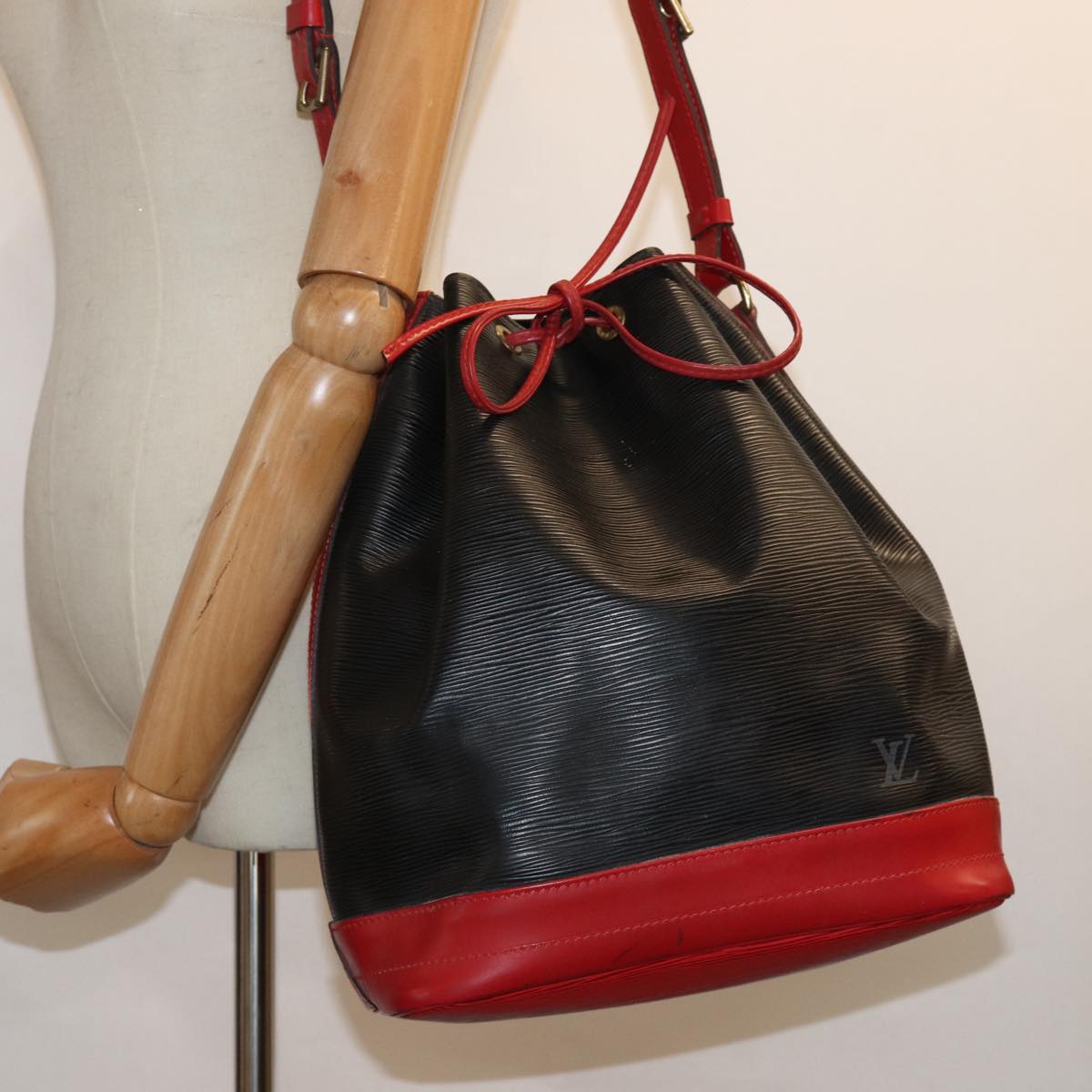 LOUIS VUITTON Epi Noe Shoulder Bag By color Black Red M44017 LV 81263