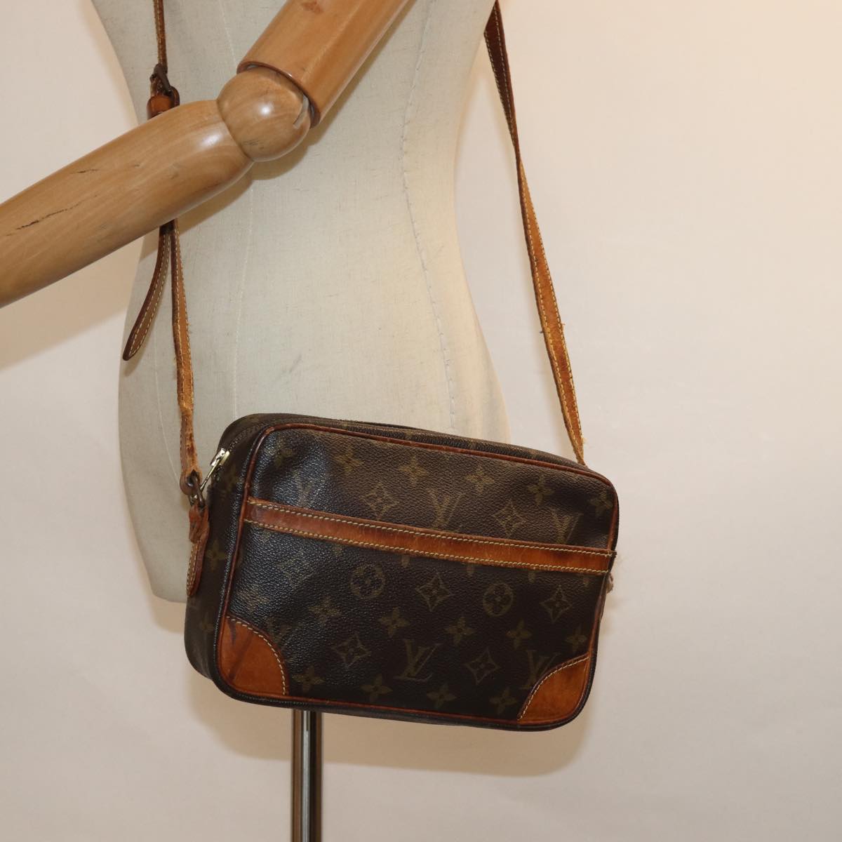 LOUIS VUITTON Monogram Trocadero 23 Shoulder Bag M51276 LV 81364