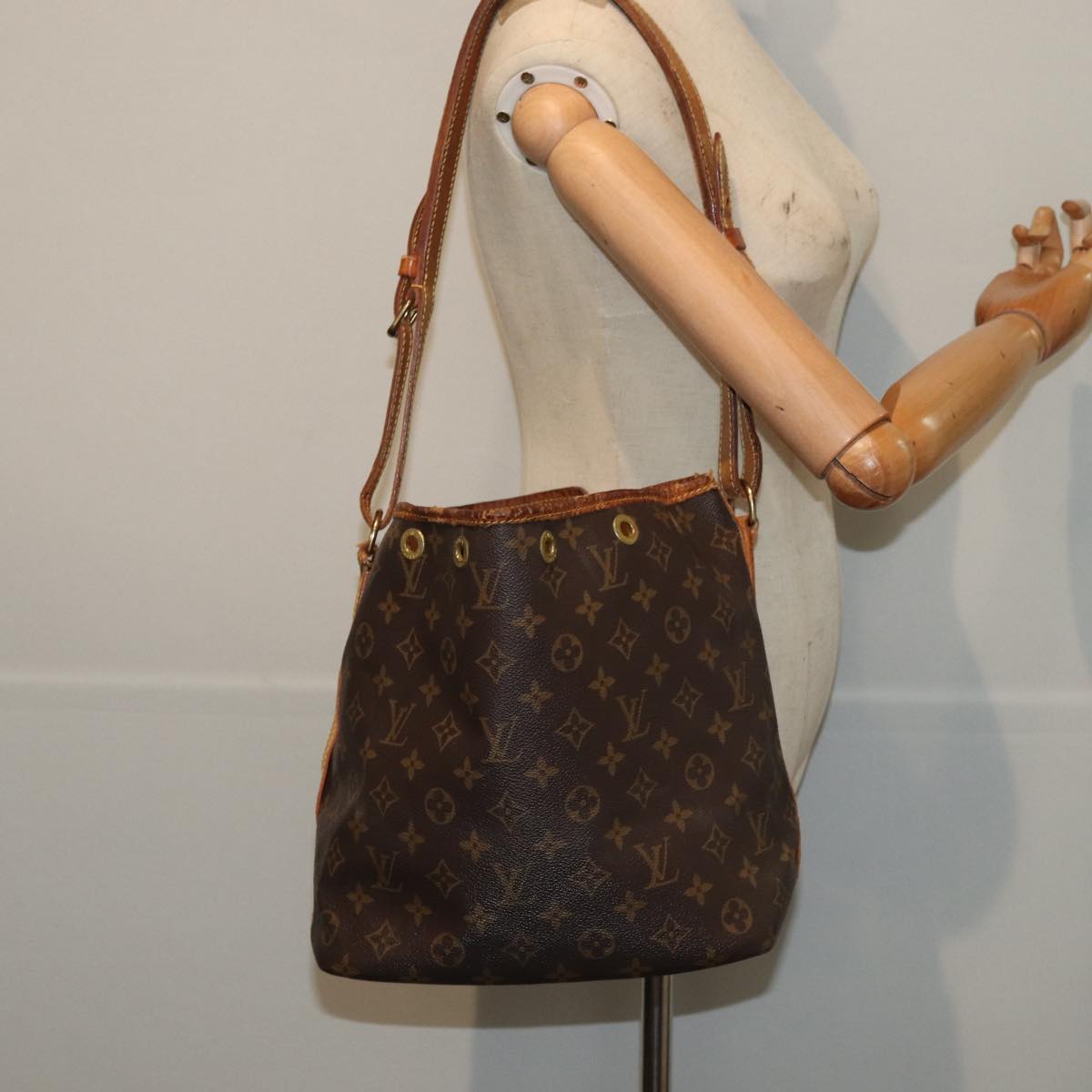LOUIS VUITTON Monogram Petit Noe Shoulder Bag M42226 LV 81392