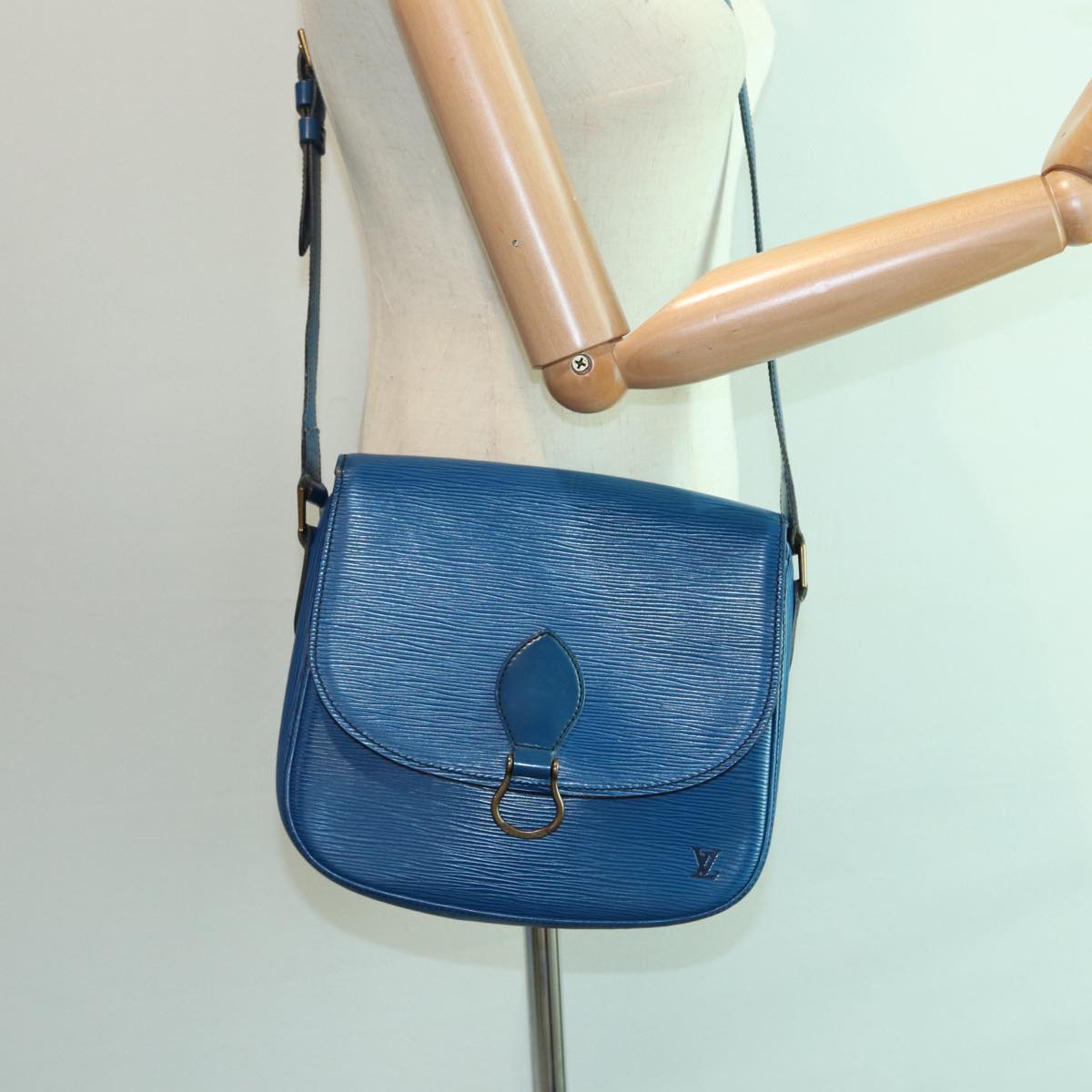 LOUIS VUITTON Epi Saint Cloud GM Shoulder Bag Toledo Blue M52195 LV 82374