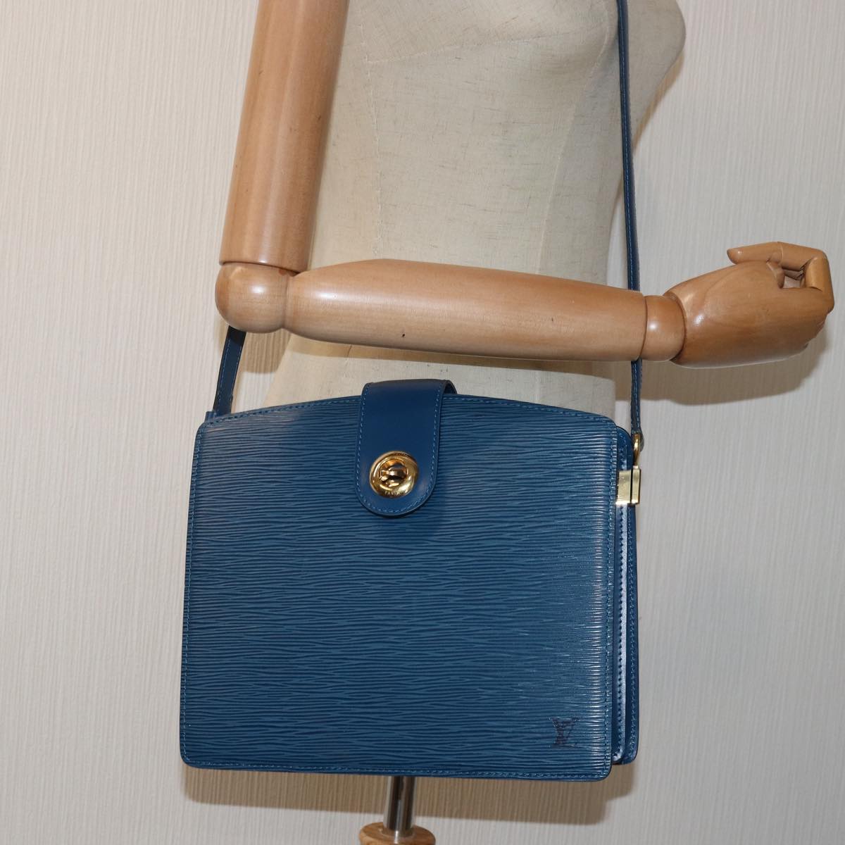 LOUIS VUITTON Epi Capuchin Shoulder Bag Blue M52345 LV 82383