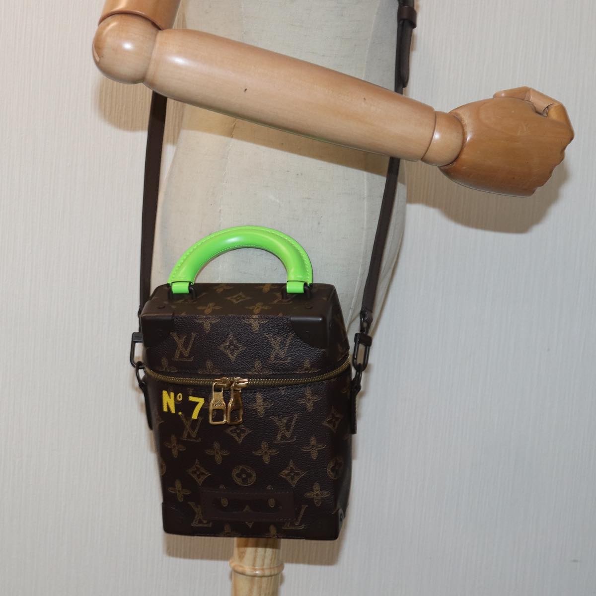 LOUIS VUITTON Monogram Vertical Box Shoulder Bag M59664 LV 82618A