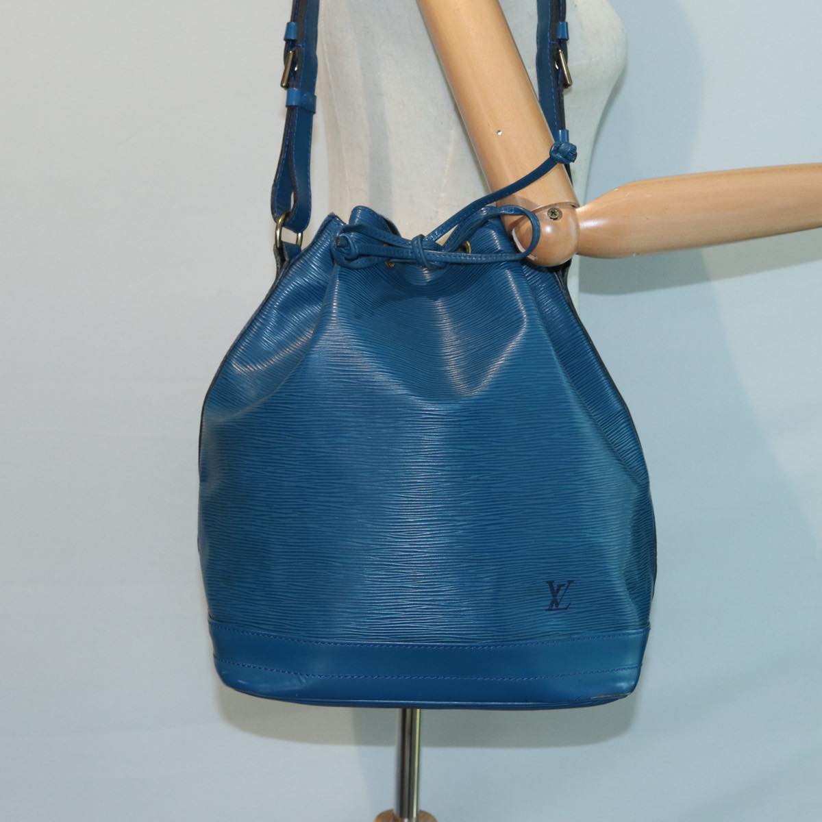 LOUIS VUITTON Epi Noe Shoulder Bag Toledo Blue M44005 LV 83034