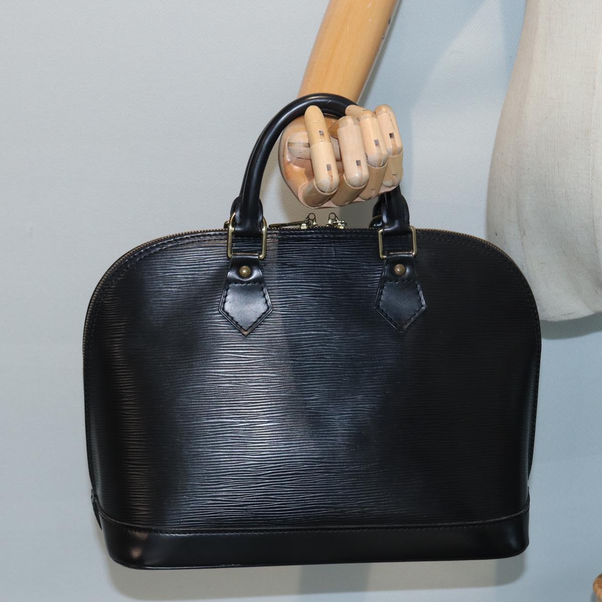 LOUIS VUITTON Epi Alma Hand Bag Black M52142 LV 83125